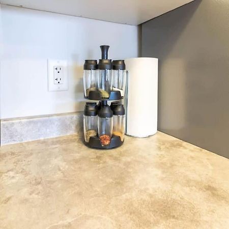 Newly Renovated Modern Condo Near Hospital, Unb Patio & Parking Coffee Saint John Bagian luar foto