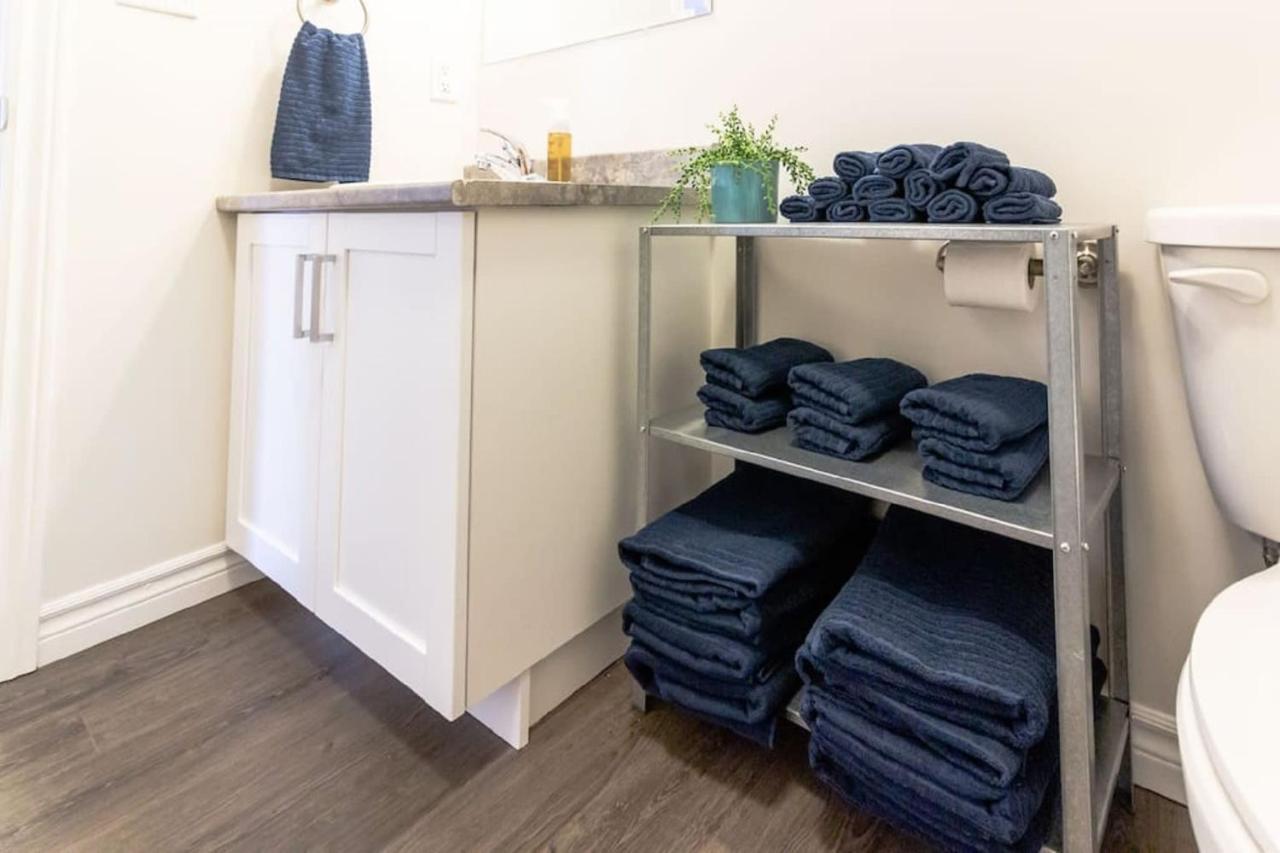 Newly Renovated Modern Condo Near Hospital, Unb Patio & Parking Coffee Saint John Bagian luar foto