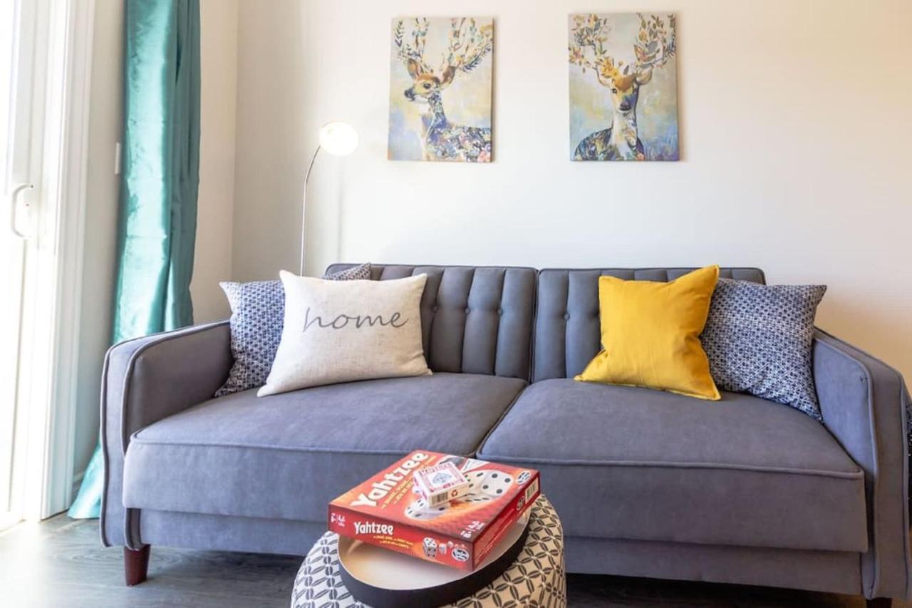 Newly Renovated Modern Condo Near Hospital, Unb Patio & Parking Coffee Saint John Bagian luar foto