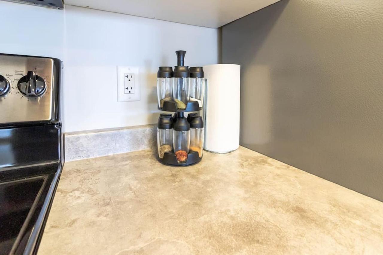 Newly Renovated Modern Condo Near Hospital, Unb Patio & Parking Coffee Saint John Bagian luar foto