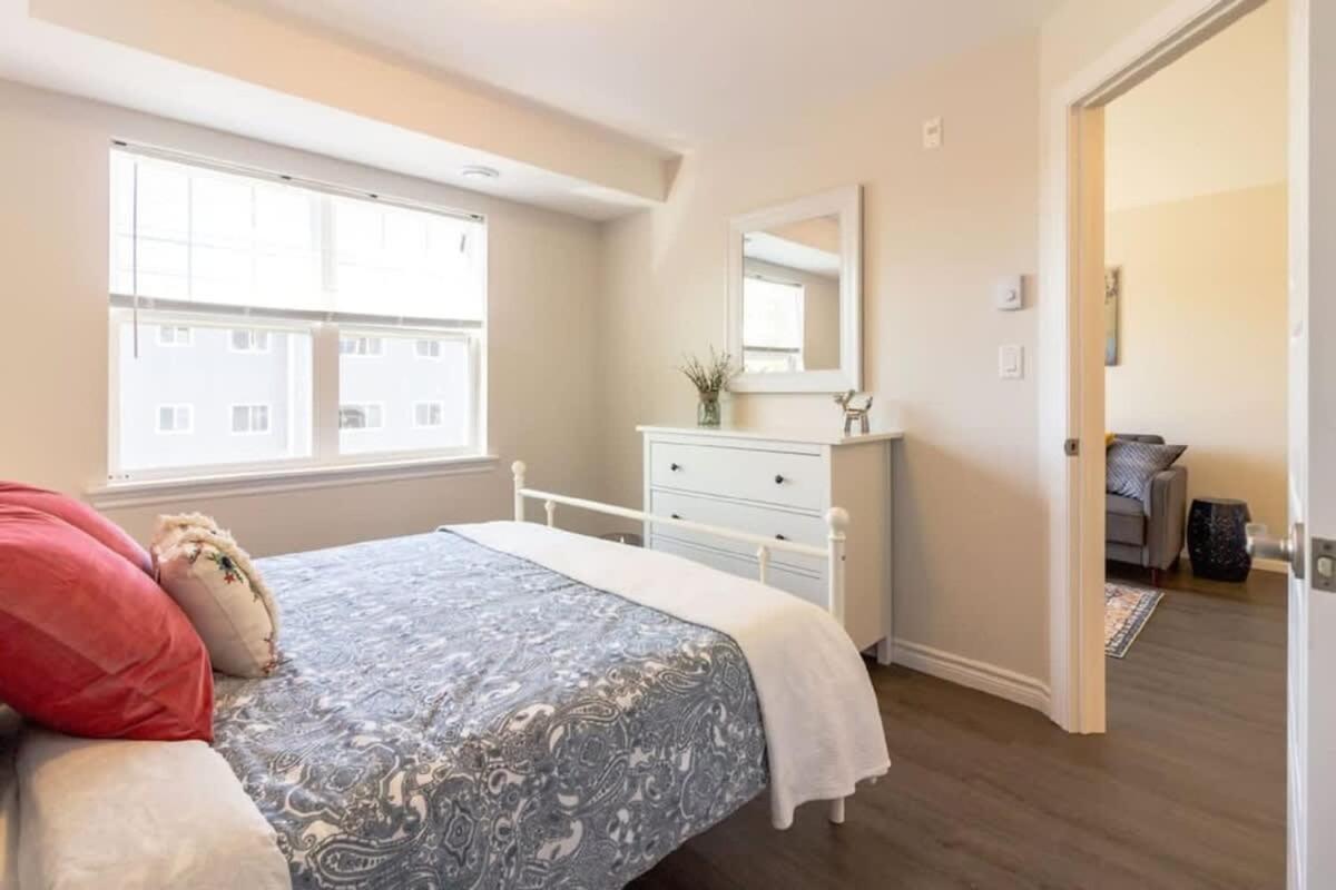 Newly Renovated Modern Condo Near Hospital, Unb Patio & Parking Coffee Saint John Bagian luar foto