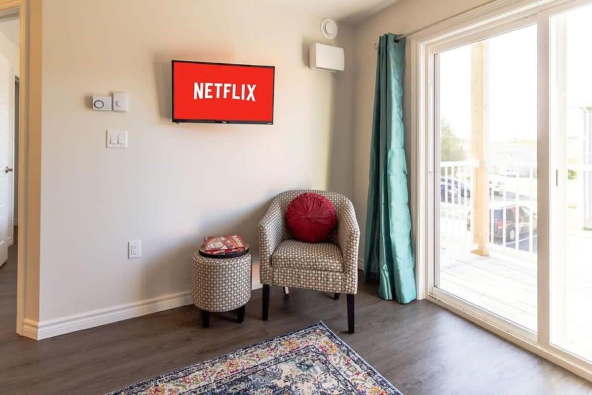 Newly Renovated Modern Condo Near Hospital, Unb Patio & Parking Coffee Saint John Bagian luar foto