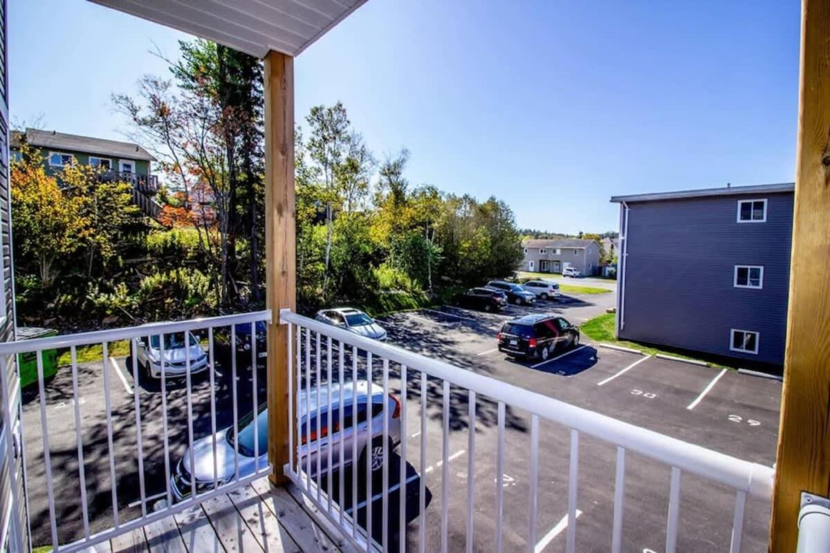 Newly Renovated Modern Condo Near Hospital, Unb Patio & Parking Coffee Saint John Bagian luar foto