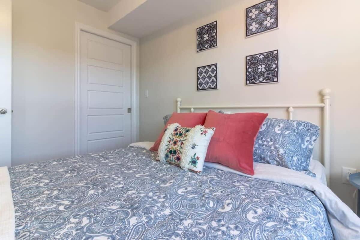 Newly Renovated Modern Condo Near Hospital, Unb Patio & Parking Coffee Saint John Bagian luar foto