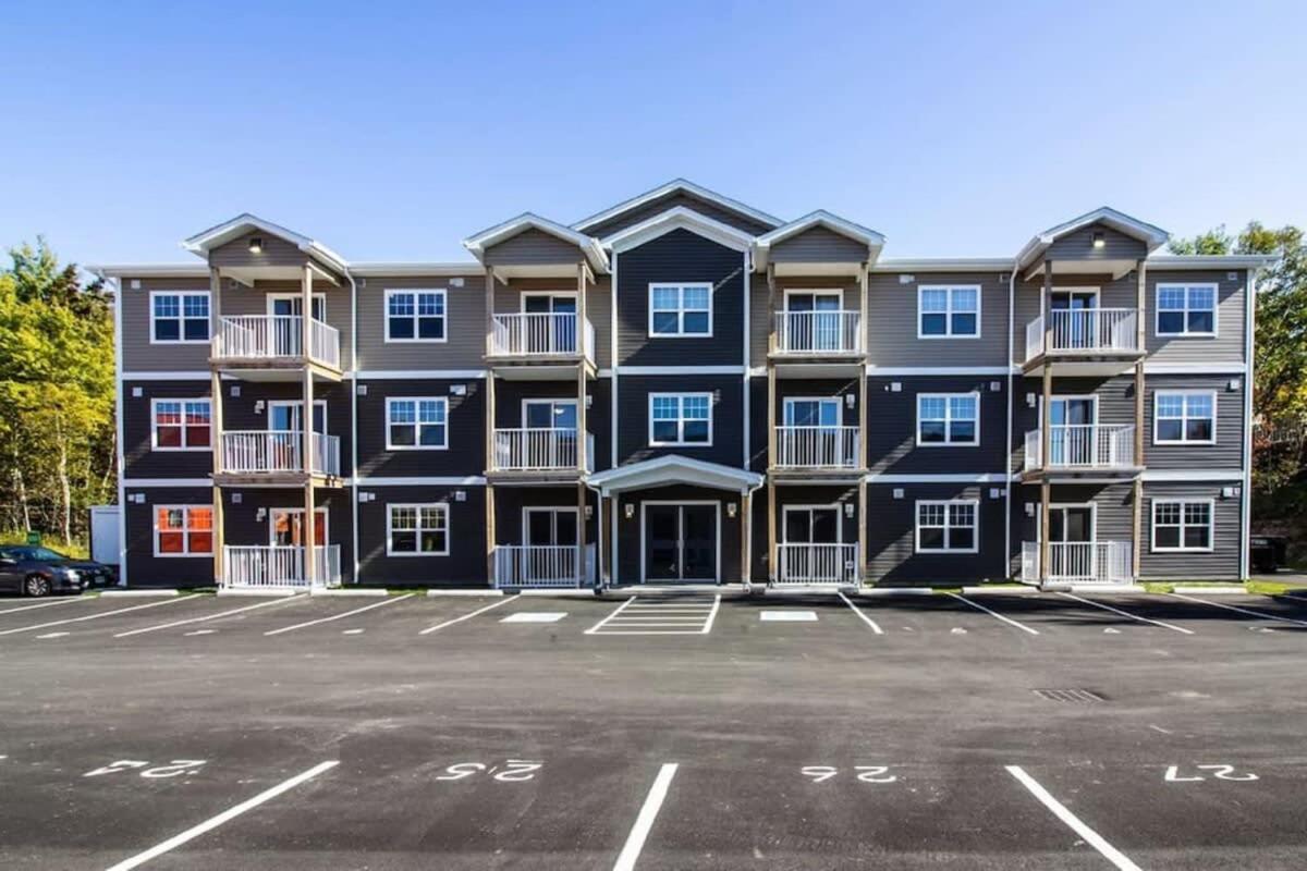 Newly Renovated Modern Condo Near Hospital, Unb Patio & Parking Coffee Saint John Bagian luar foto